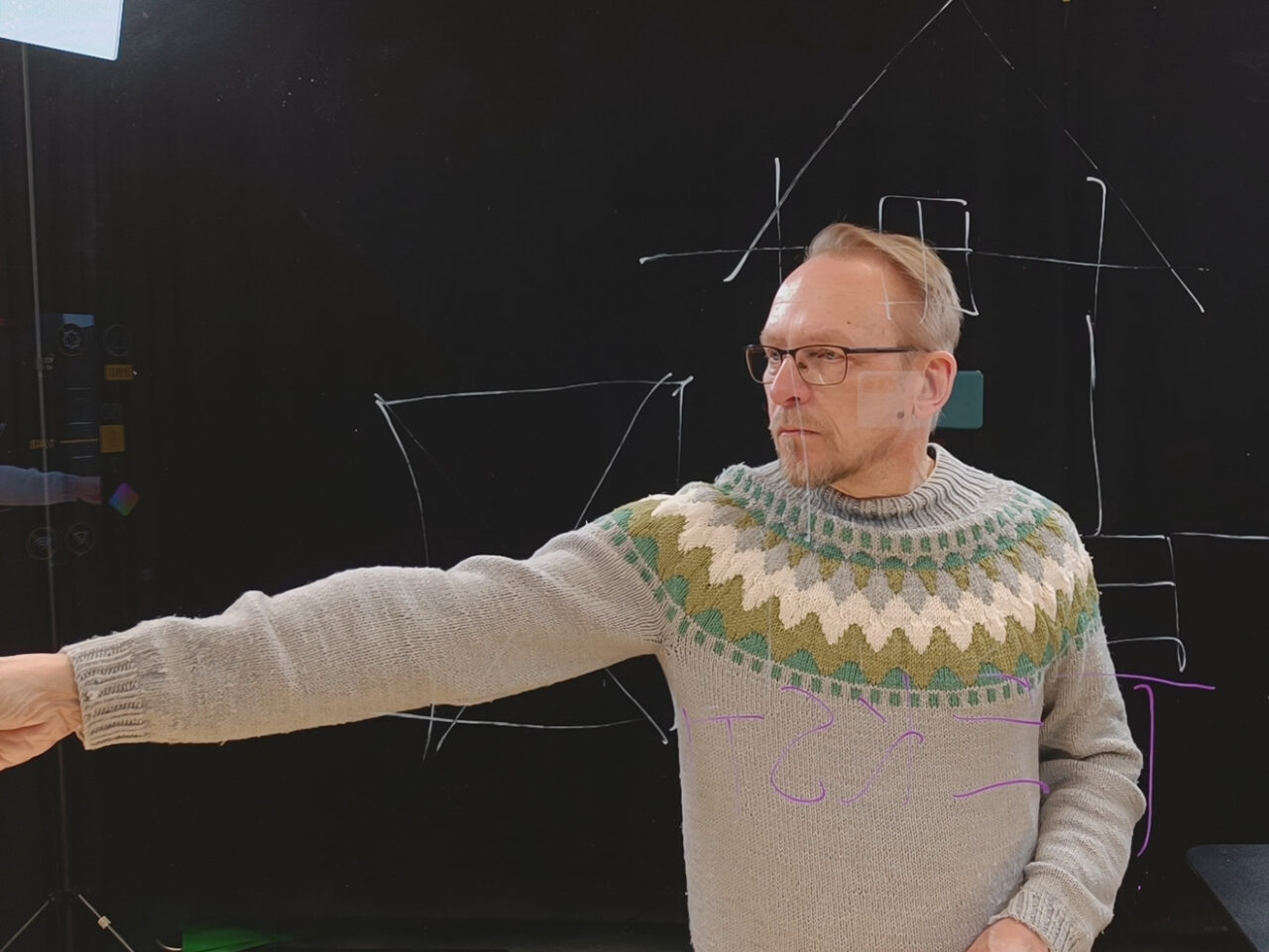 Kirjoittaja AR-studiossa.
